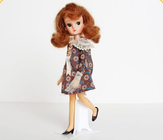 Licca-chan đầu tiên vào năm 1967 có một vết lõm nhẹ ở mũi